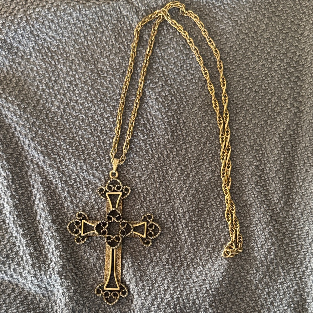Elegant Gold Cross Pendant Necklace